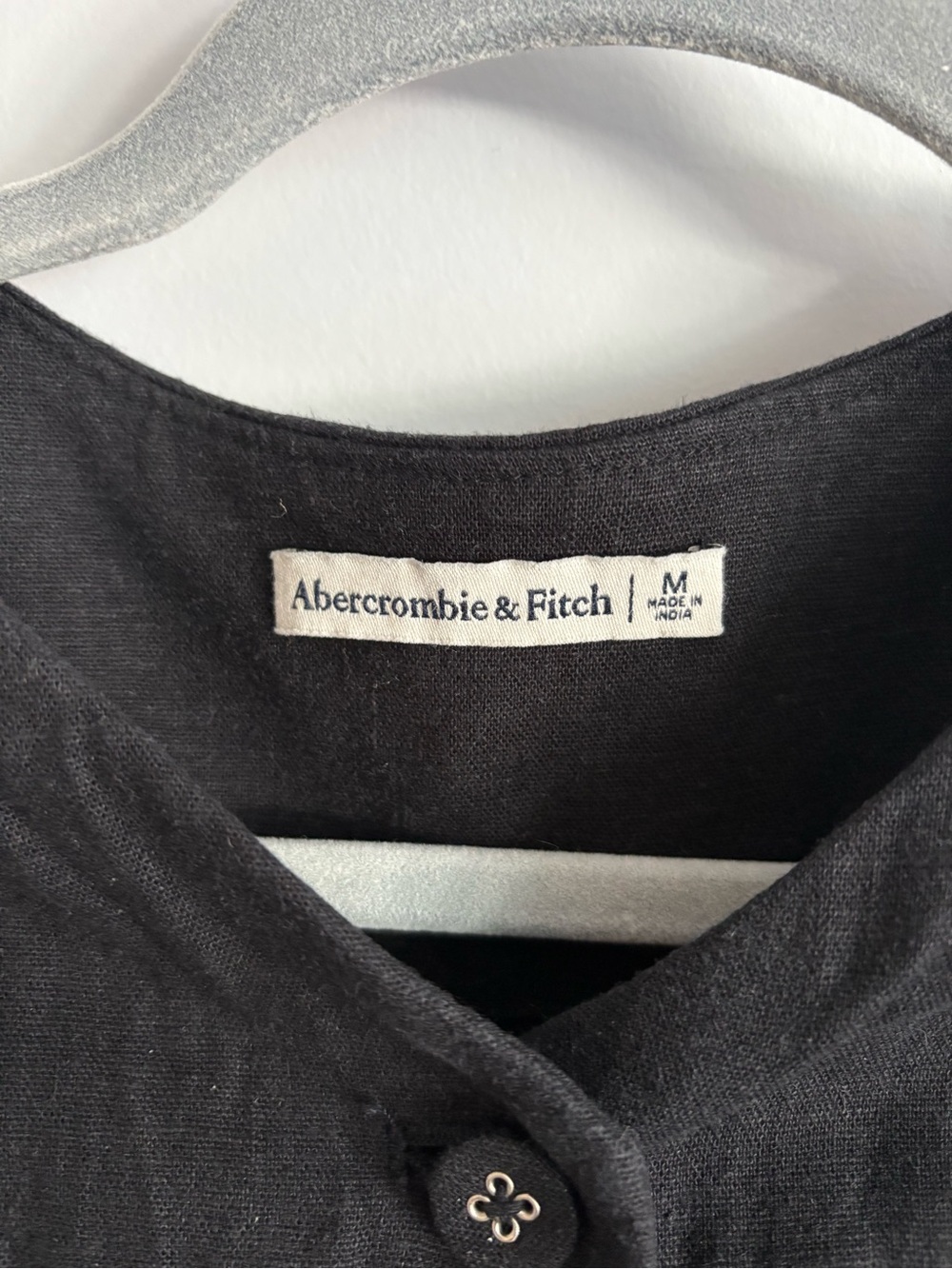 Abercrombie & Fitch Black Sleeveless Button-Front Top - Picture 3 of 3